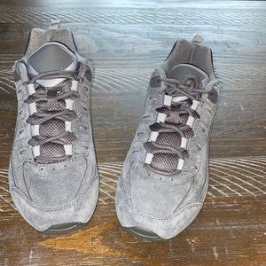 NWOT Women’s Easy Spirit Romy Walker Gray - 6.5 Wide